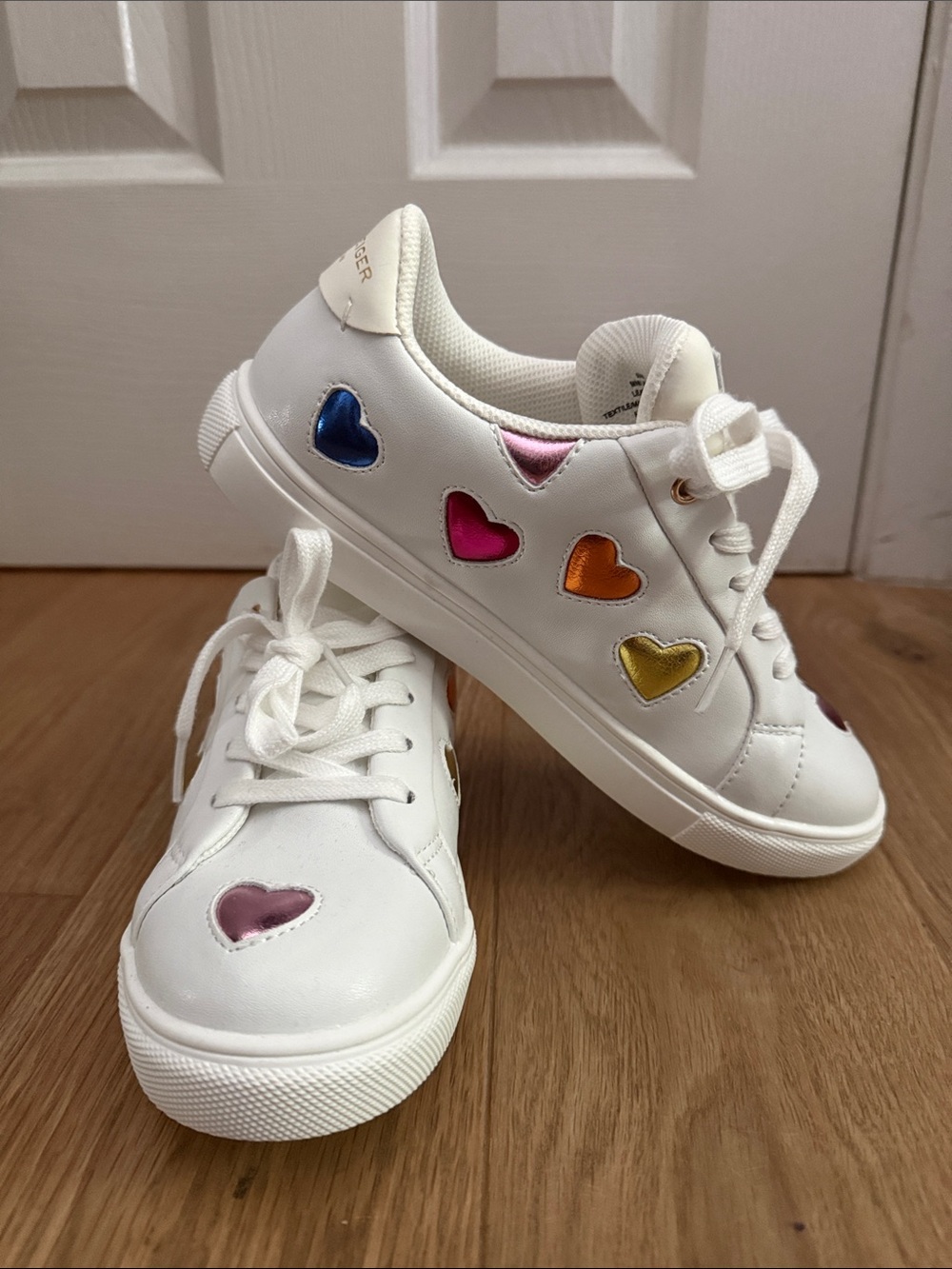 Kurt Geiger Girls White Sneakers with Multicolor Heart Details Size 4